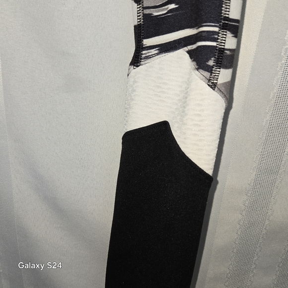 SO GIRLS BLACK AND WHITE LEGGING SIZE 1012 I - Picture 4 of 11